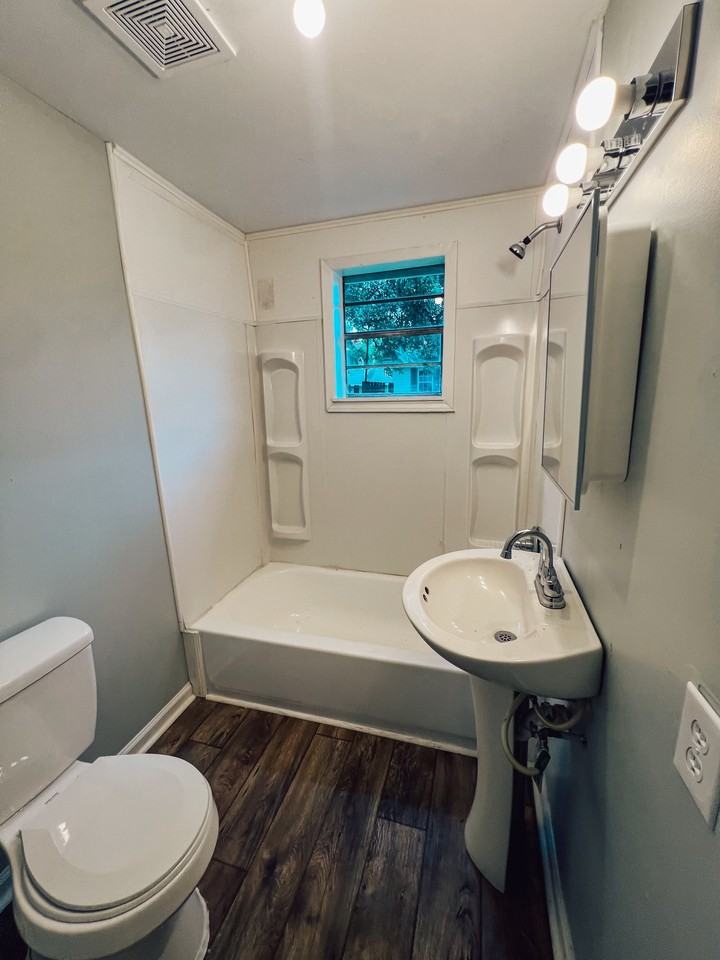 1009 S Orange St #1 - Photo 2 of 6
