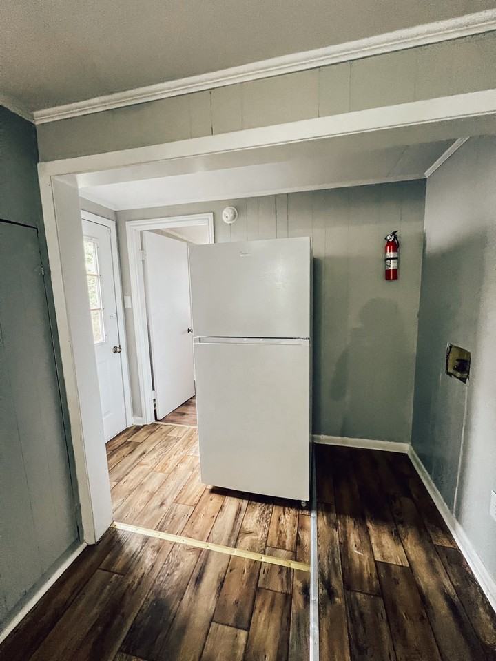 1009 S Orange St #1 - Photo 4 of 6
