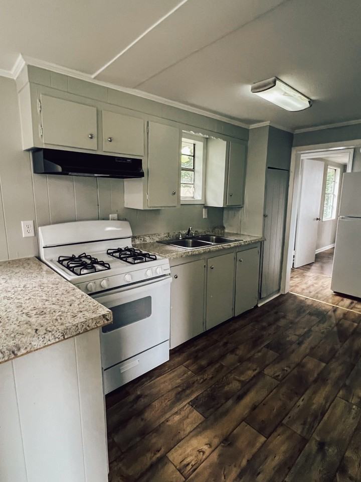 1009 S Orange St #1 - Photo 5 of 6