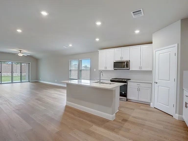 1209 Gardendale Hollow Ln #1 - Photo 3 of 26