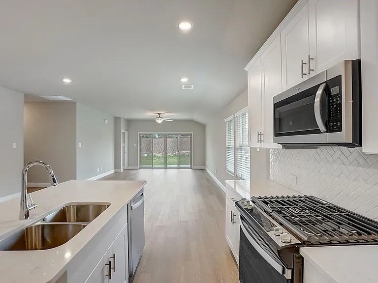 1209 Gardendale Hollow Ln #1 - Photo 4 of 26