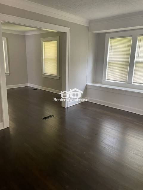 578 S Oxford Ave - Photo 2 of 5