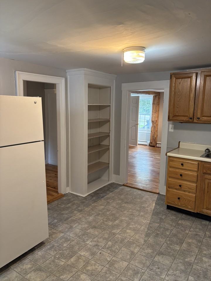 115 Main St #B - Photo 6 of 15