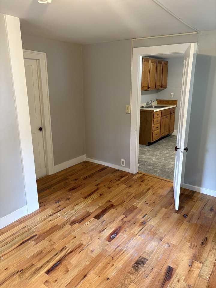 115 Main St #B - Photo 7 of 15