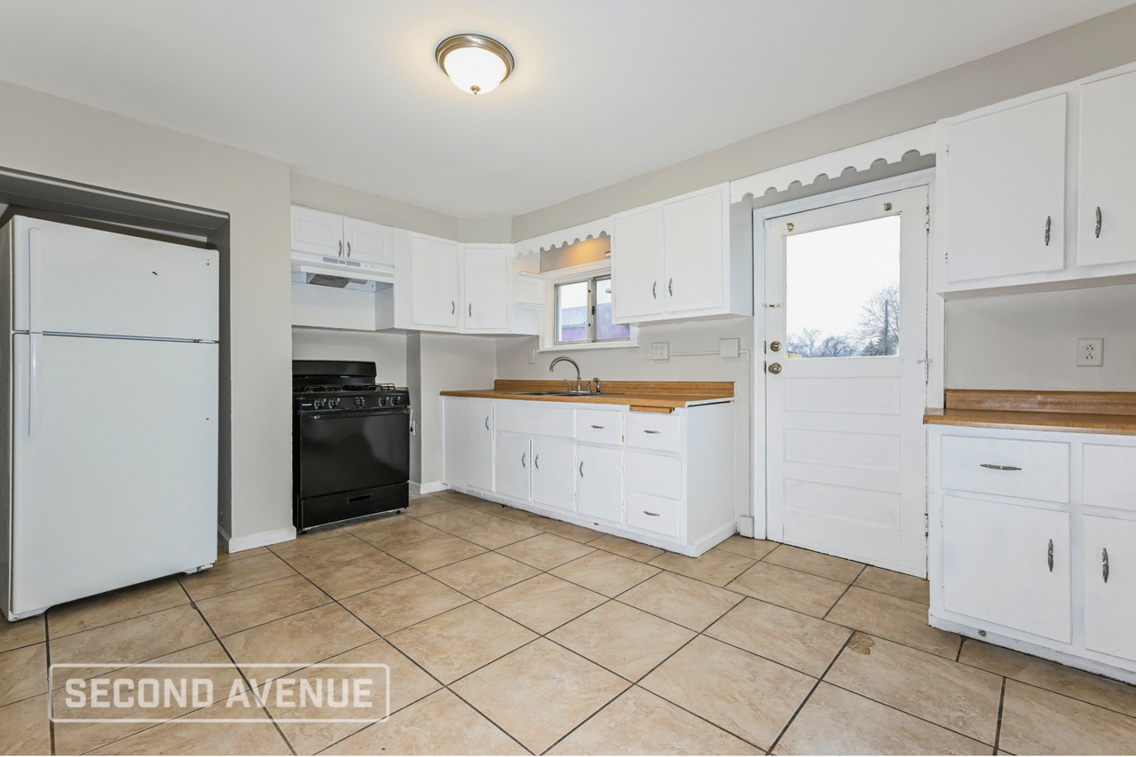 127 E 15th Ave - Photo 2 of 16