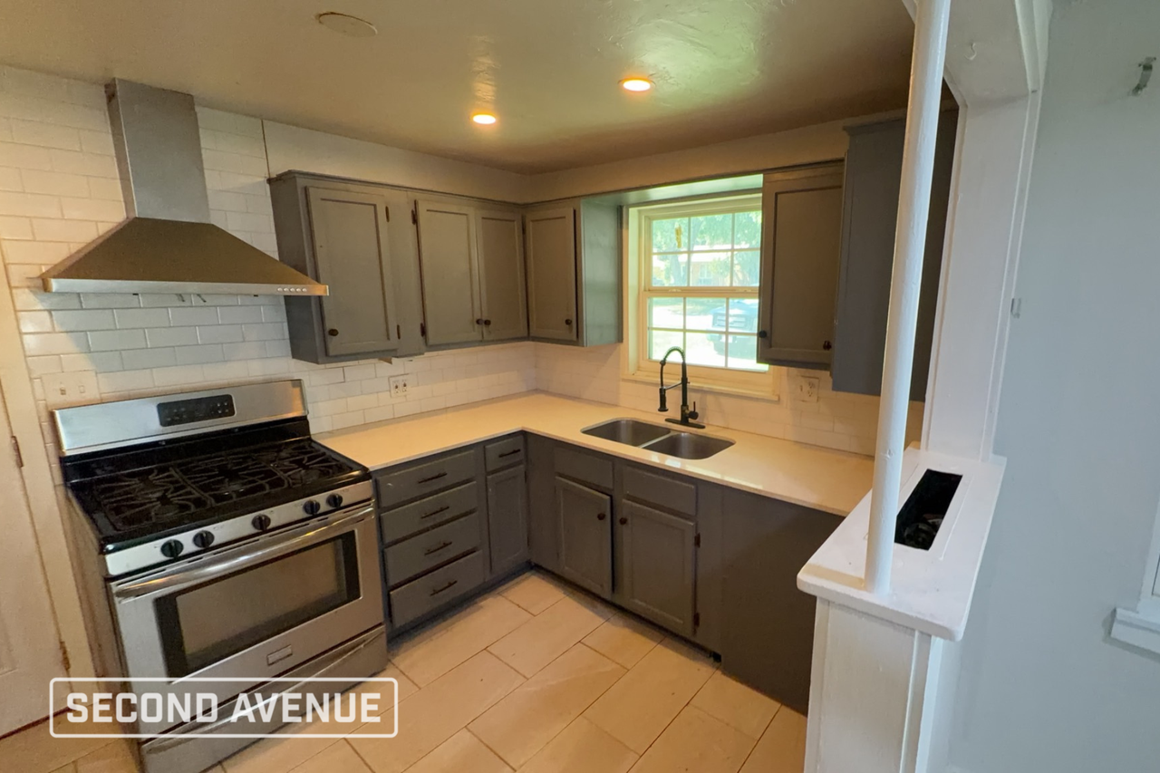1112 Mallard Dr - Photo 3 of 10