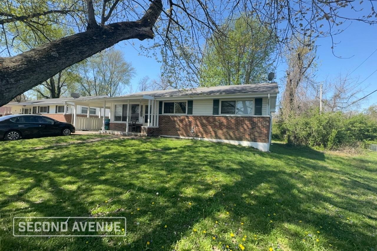 9743 Edgefield Dr - Photo 2 of 10