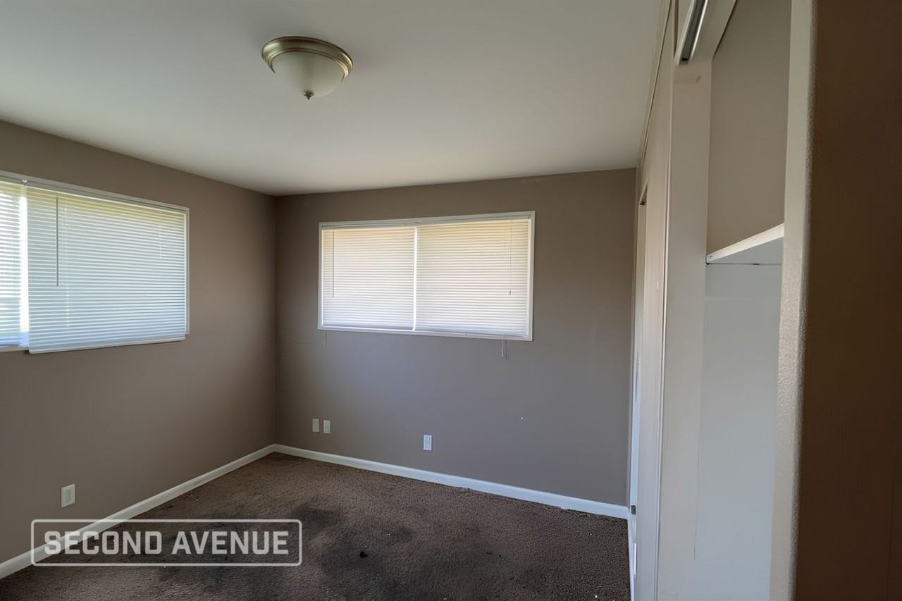 9743 Edgefield Dr - Photo 3 of 10