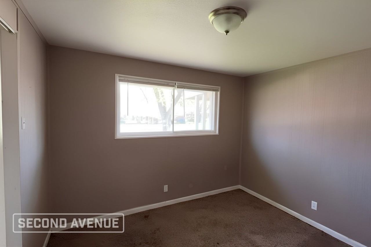9743 Edgefield Dr - Photo 4 of 10