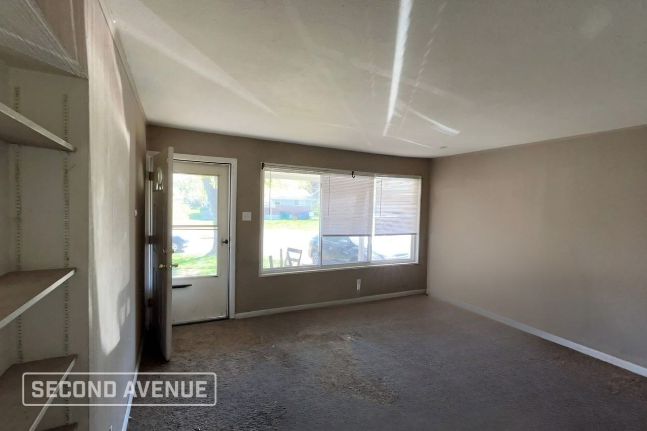 9743 Edgefield Dr - Photo 6 of 10