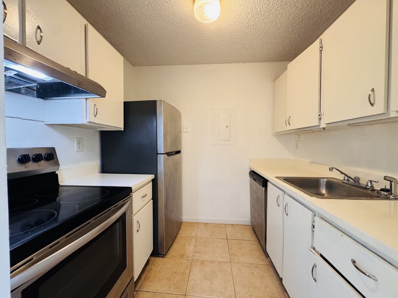 1068 N Benoist Farms Rd #302 - Photo 3 of 50