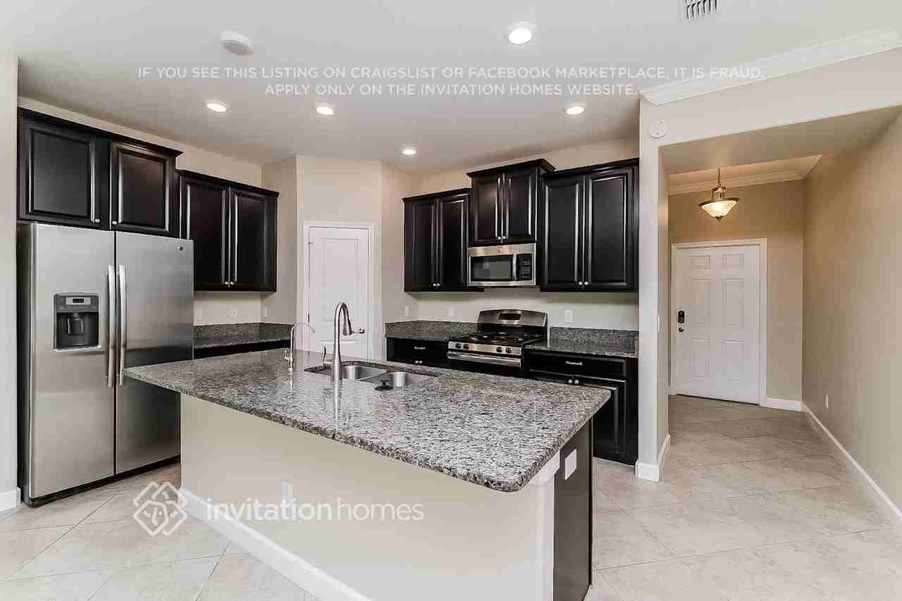 2546 Bartolo Dr - Photo 4 of 16