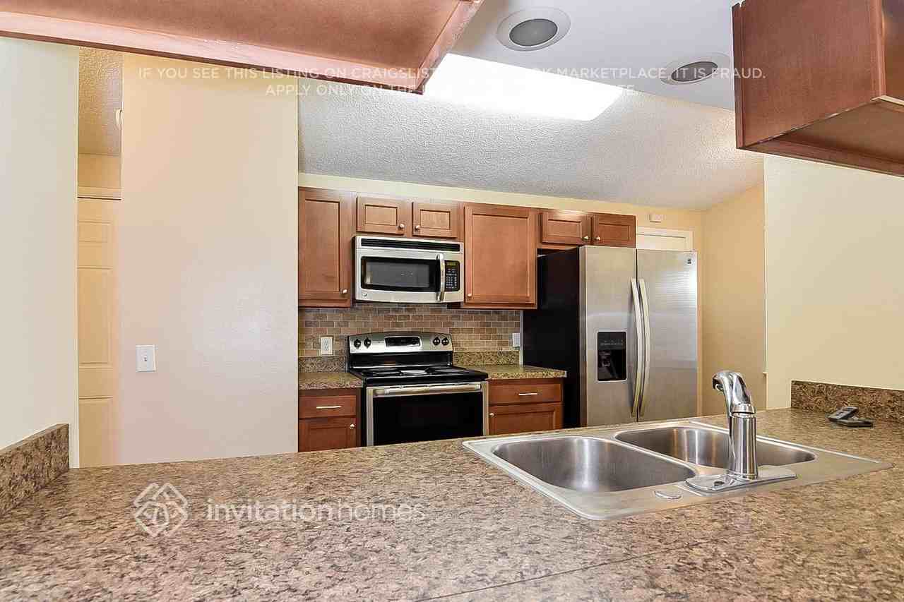 7907 Osteen Rd - Photo 3 of 15