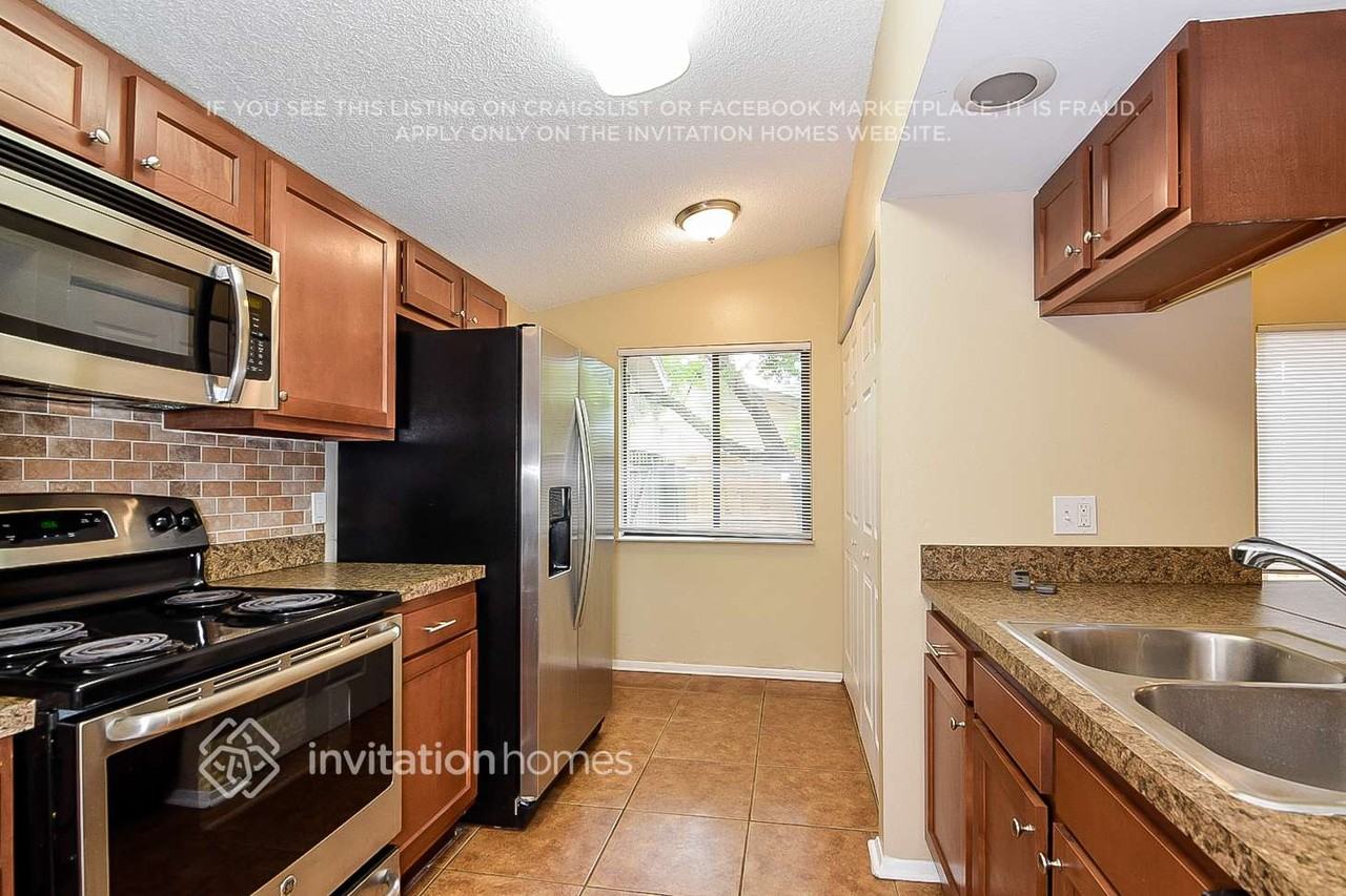 7907 Osteen Rd - Photo 4 of 15
