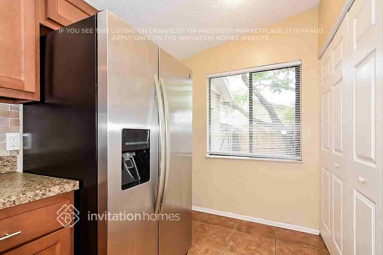 7907 Osteen Rd - Photo 5 of 15