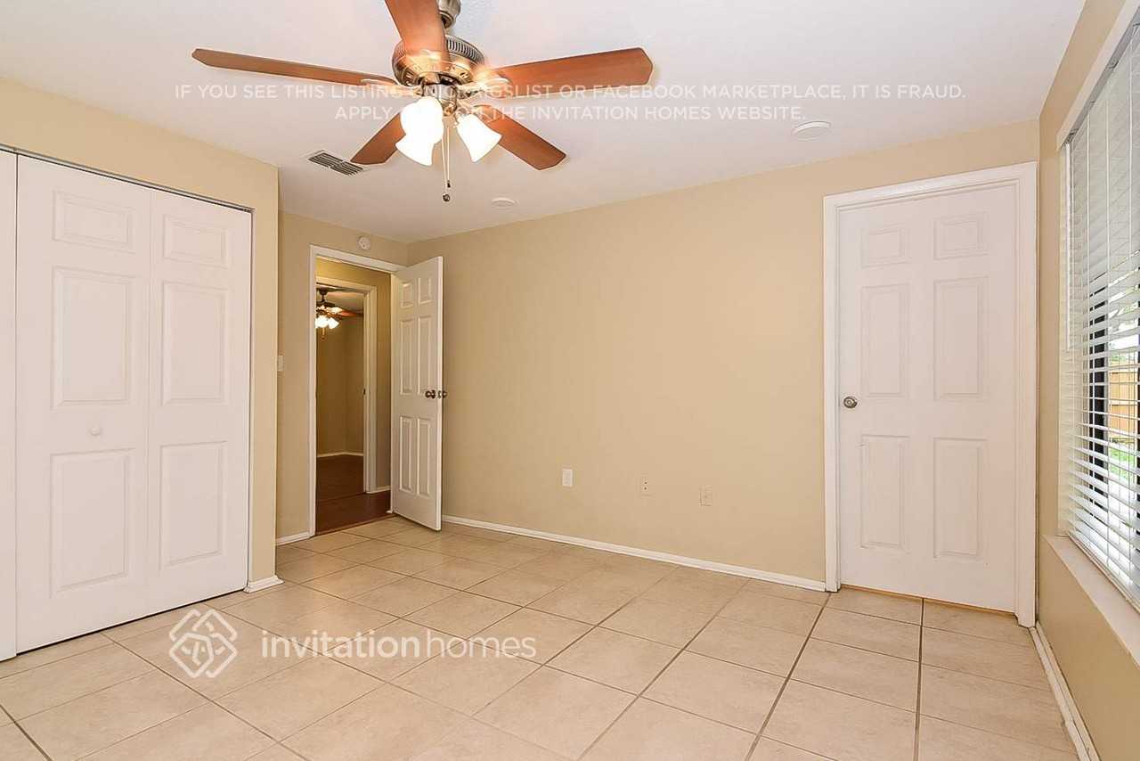 7907 Osteen Rd - Photo 7 of 15