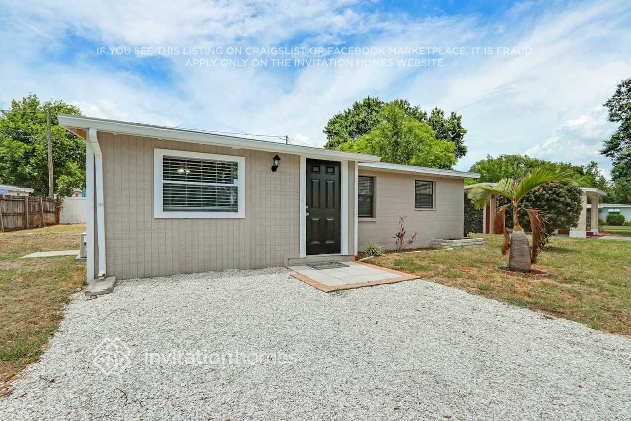 11796 104th St - Photo 2 of 24