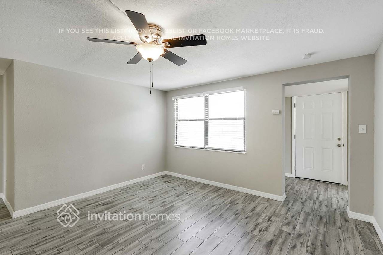 11796 104th St - Photo 3 of 24