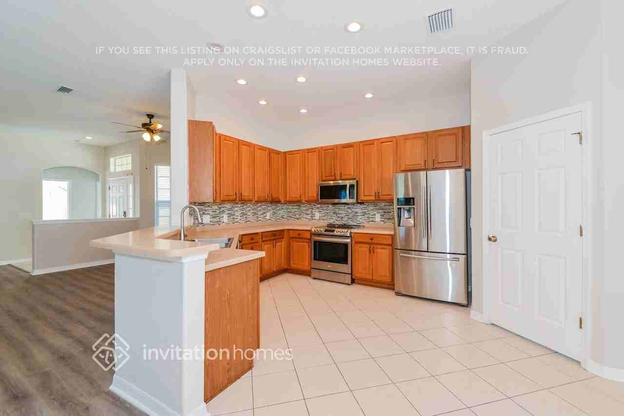 2354 123rd Pl E - Photo 5 of 17
