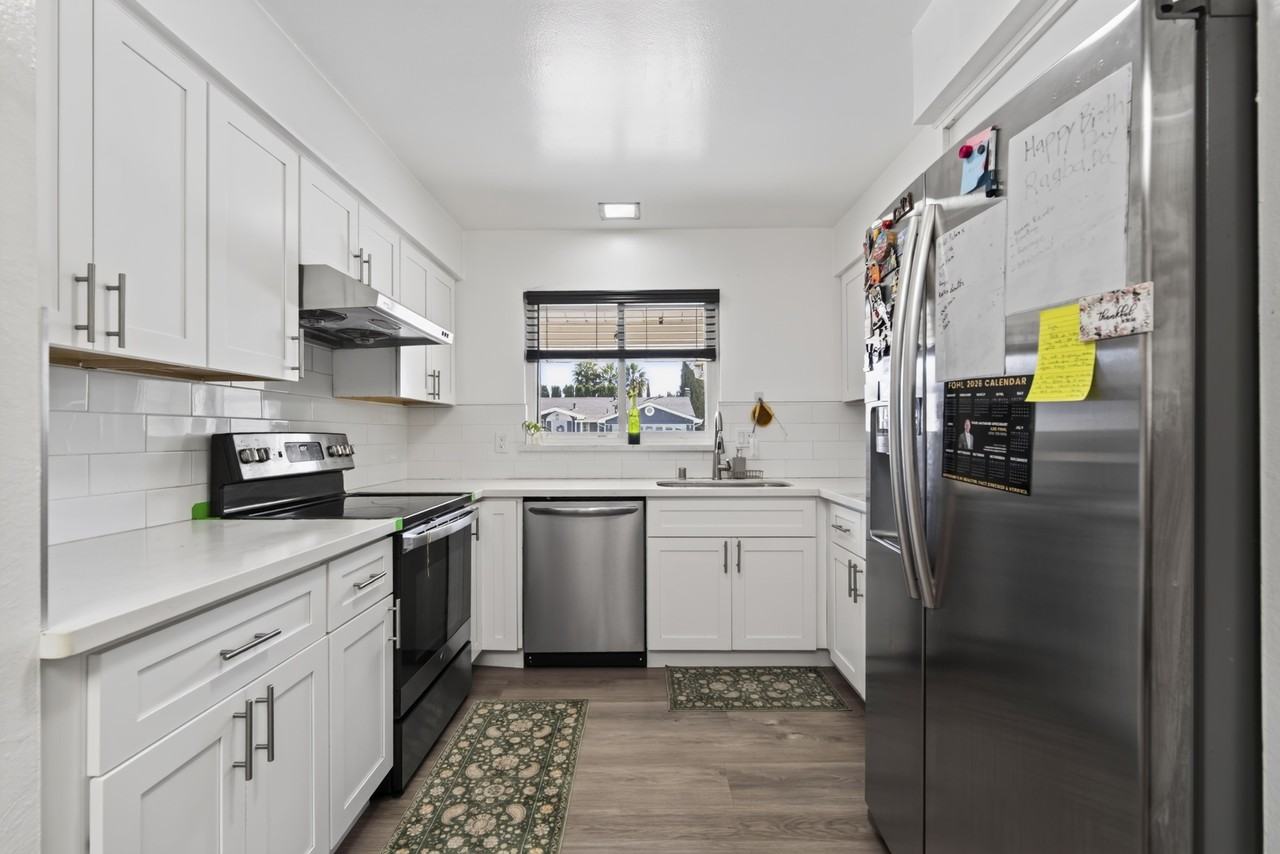 25309 Meredith Ct #1 - Photo 3 of 10