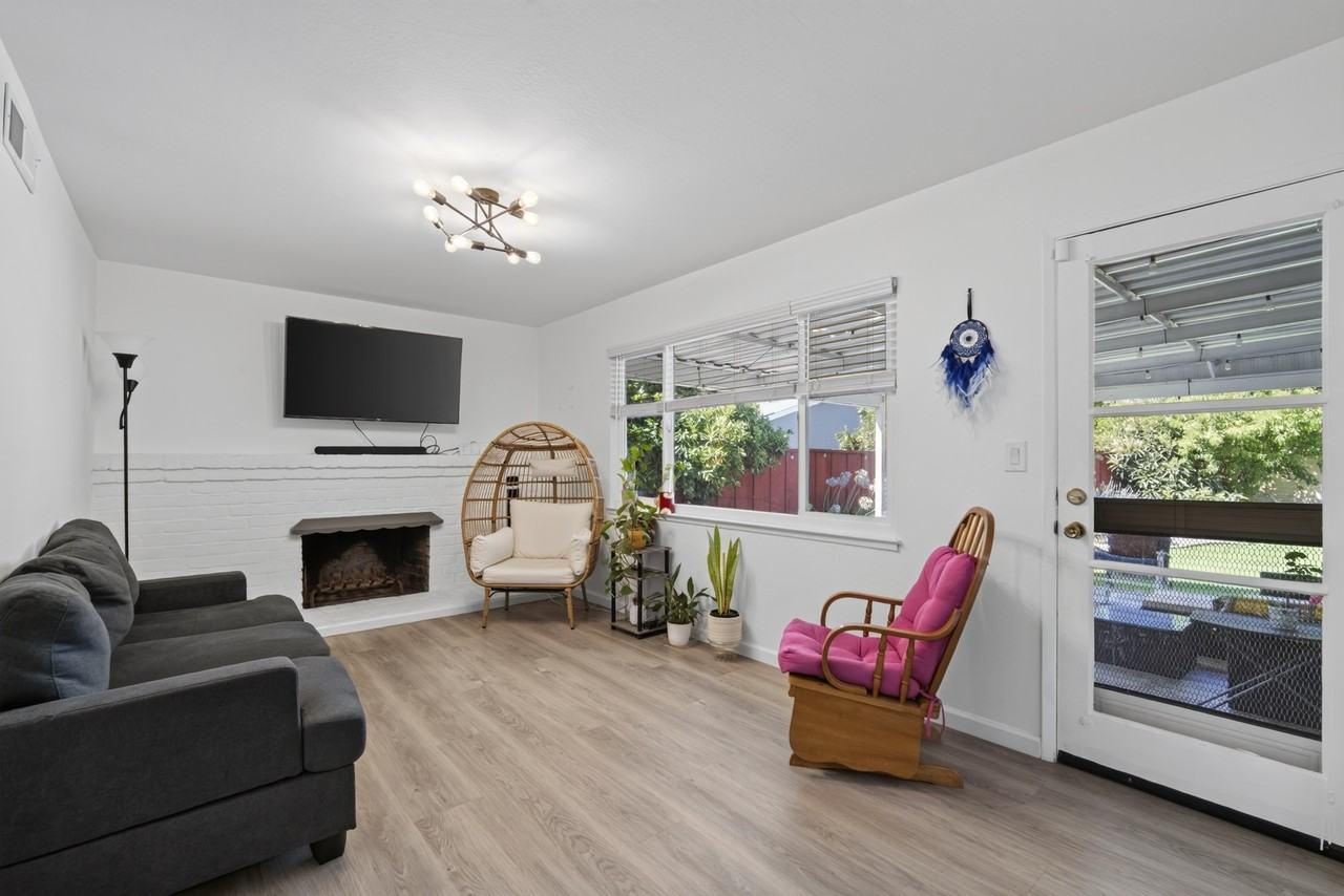 25309 Meredith Ct #1 - Photo 4 of 10