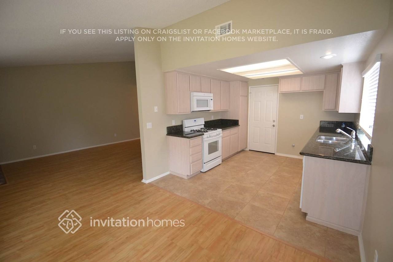 1851 Rosedale Ave - Photo 4 of 9