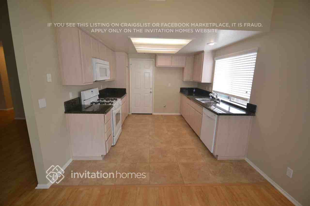 1851 Rosedale Ave - Photo 5 of 9