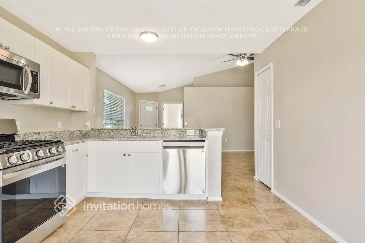 3111 Huntwicke Blvd - Photo 7 of 32