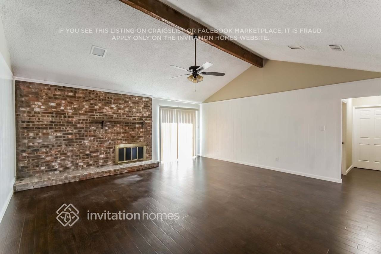637 Barkridge Trl - Photo 2 of 16