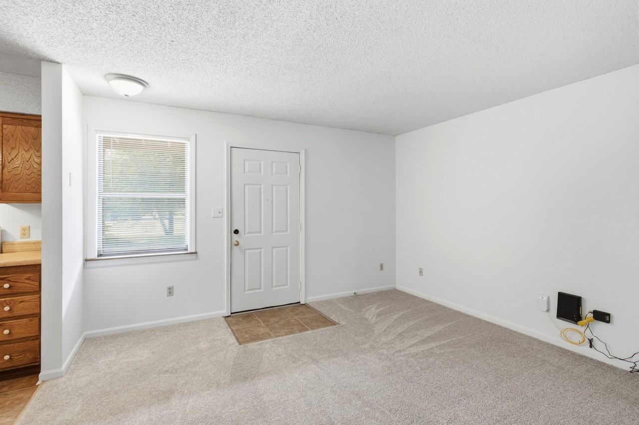 Stadium Apartments - Photo 2 of 32