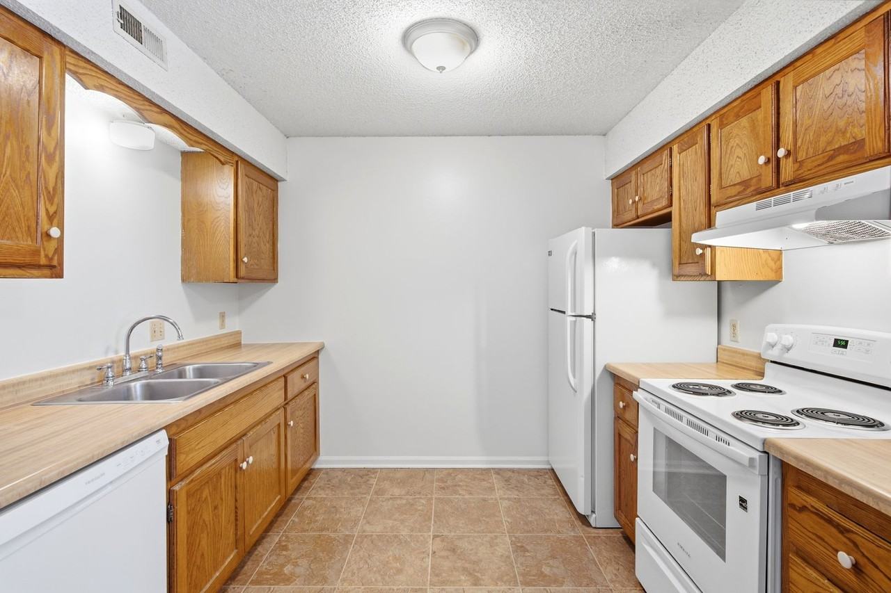 Stadium Apartments - Photo 4 of 32