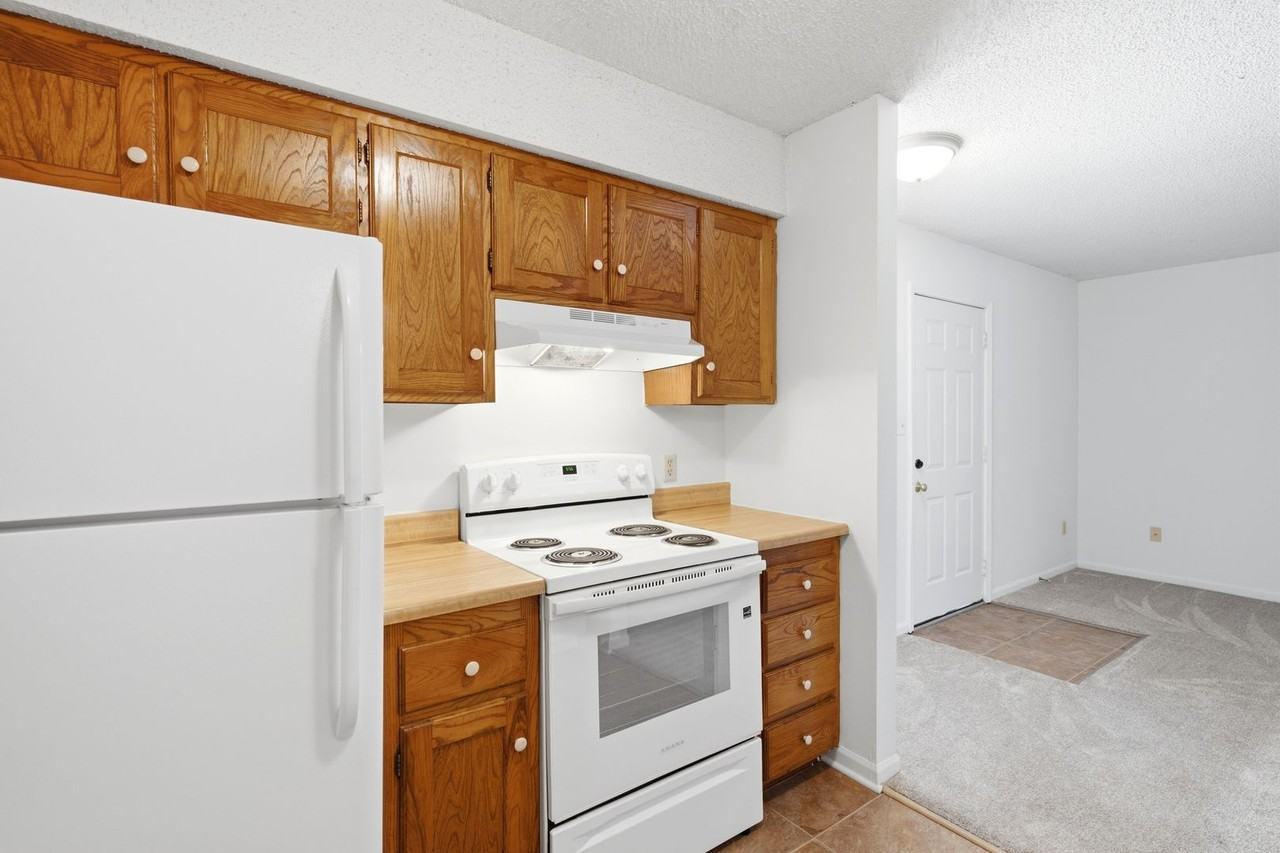 Stadium Apartments - Photo 5 of 32