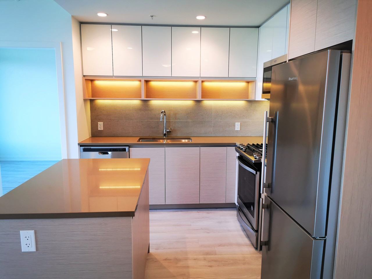 8850 University Crescent #611 - Photo 2 of 27