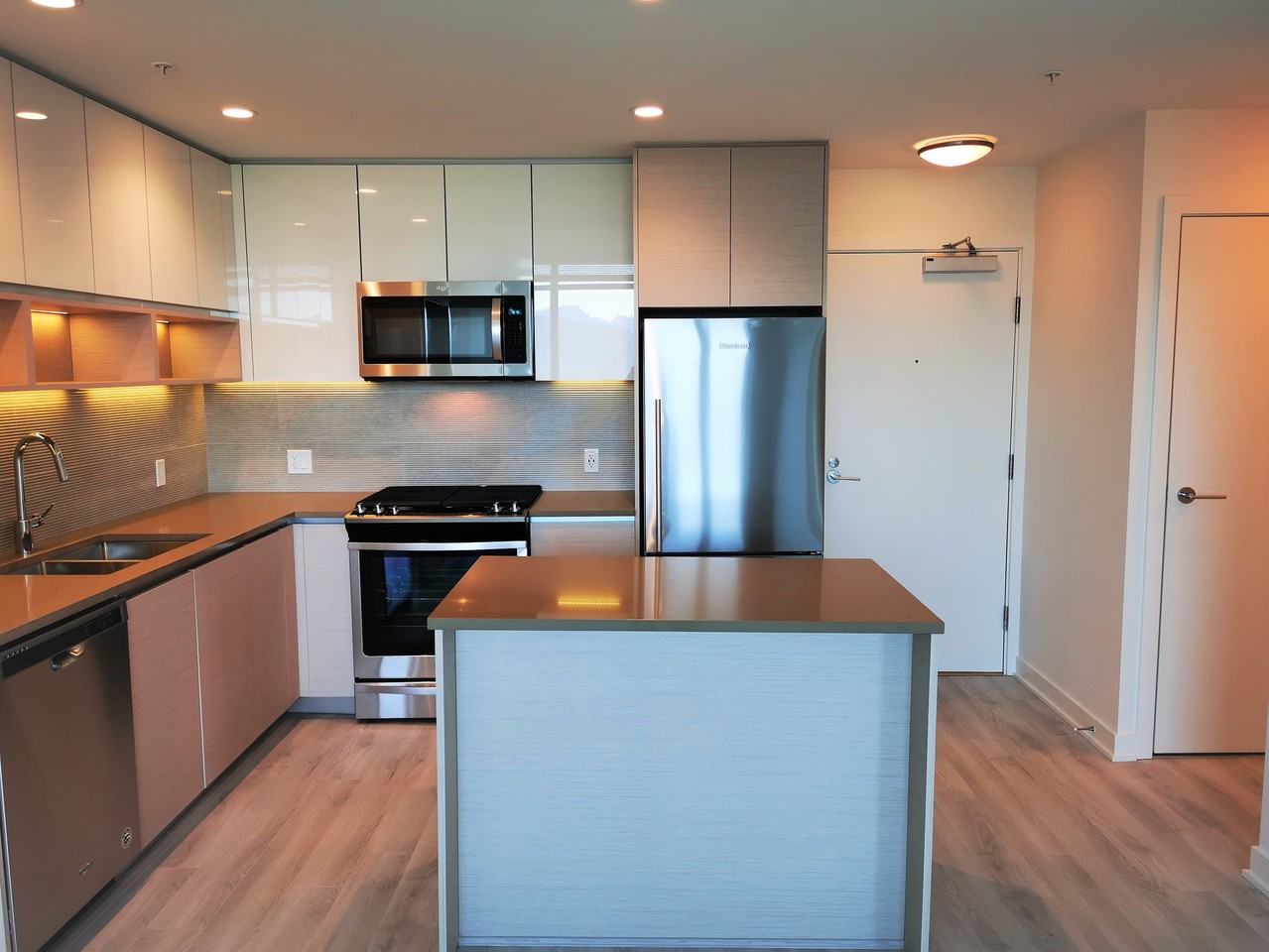 8850 University Crescent #611 - Photo 3 of 27