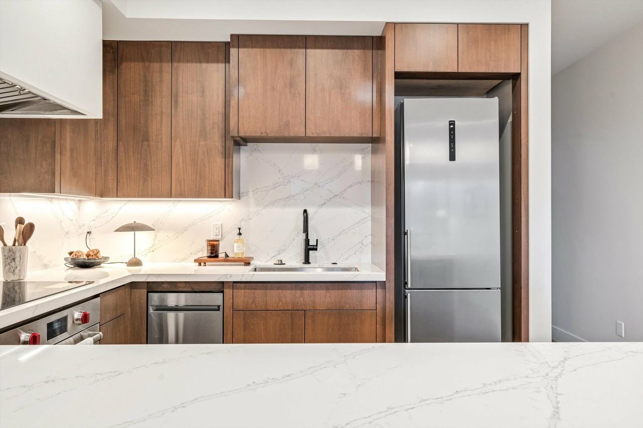 532 Grove St - Photo 4 of 24