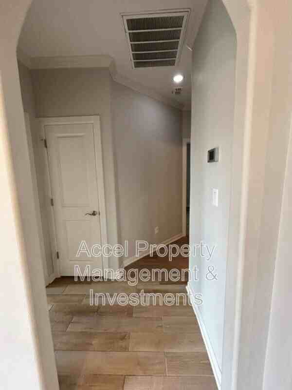 8410 N 33rd Ln - Photo 4 of 15
