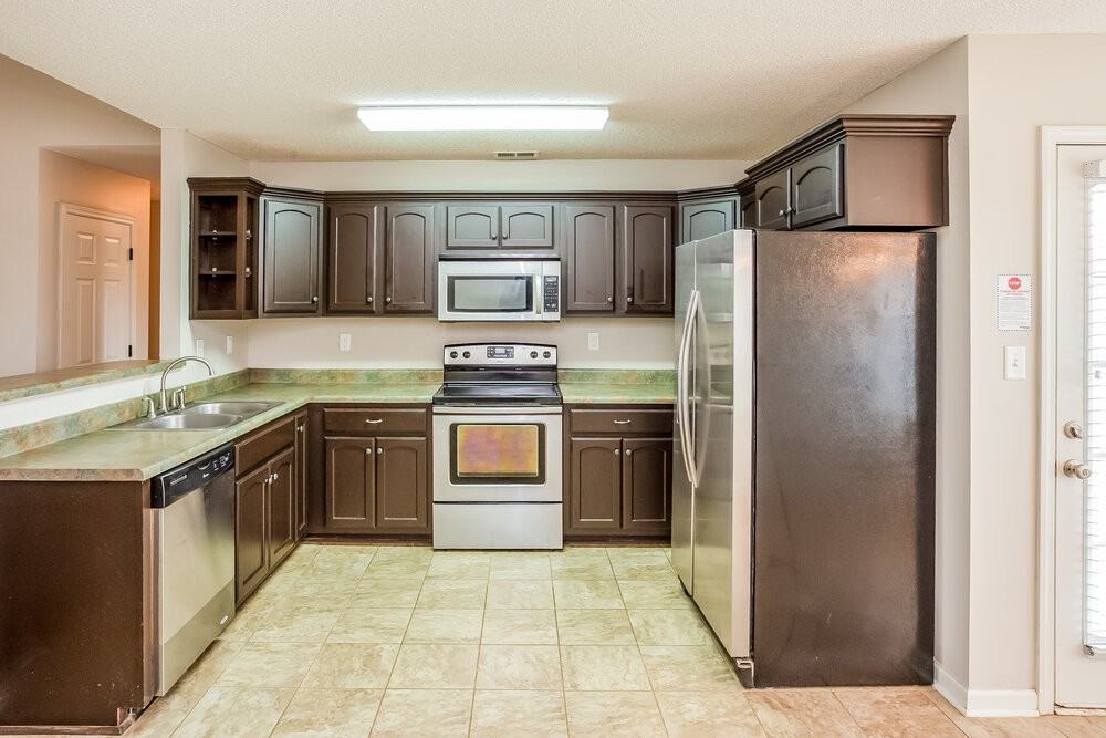 7911 Ridgedale Dr - Photo 6 of 17