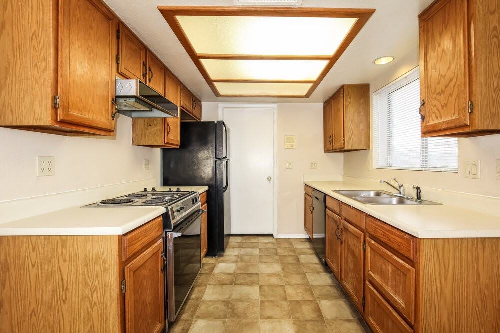 8602 W Ruth Ave - Photo 5 of 15