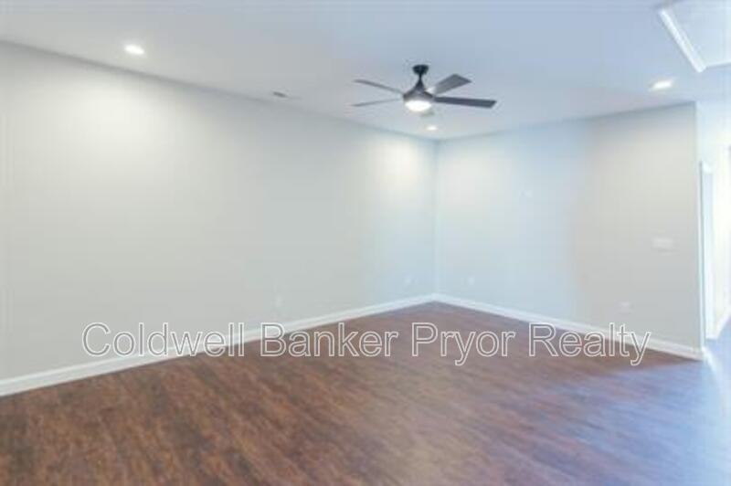 27 Michigan Ln - Photo 2 of 31