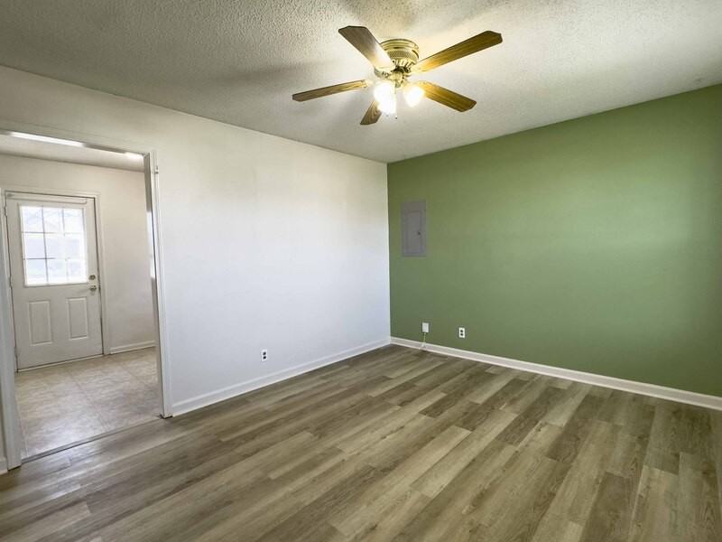 1028 Bush Ave - Photo 2 of 30