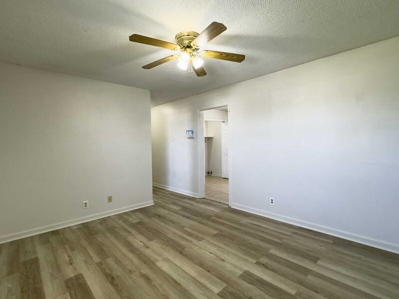 1028 Bush Ave - Photo 3 of 30