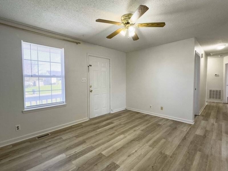 1028 Bush Ave - Photo 4 of 30
