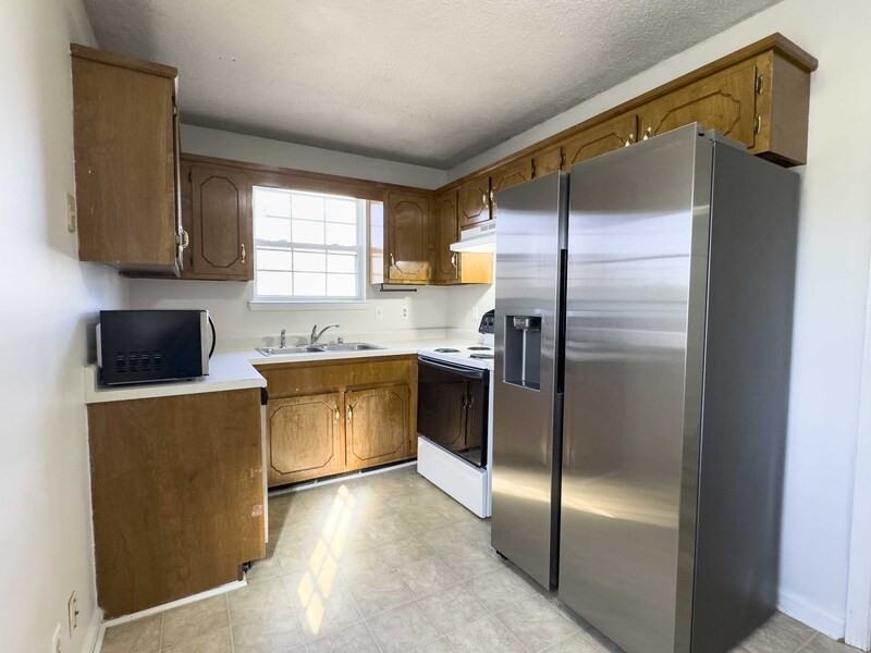 1028 Bush Ave - Photo 7 of 30