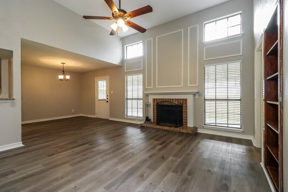 2321 Clareton Dr - Photo 5 of 16