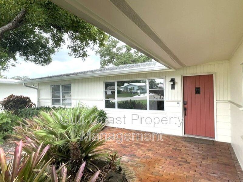 2253 Valencia Dr - Photo 3 of 40