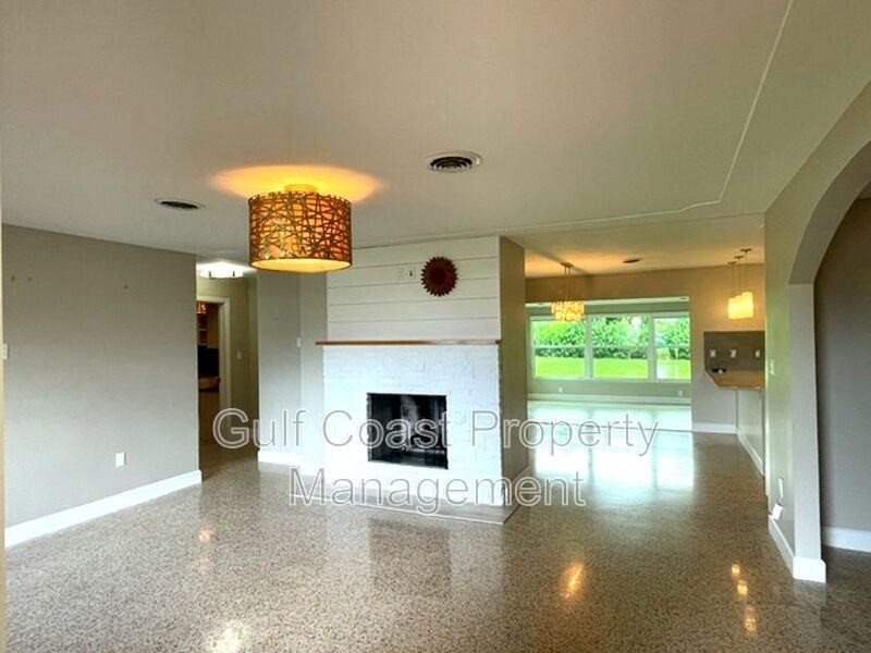2253 Valencia Dr - Photo 4 of 40