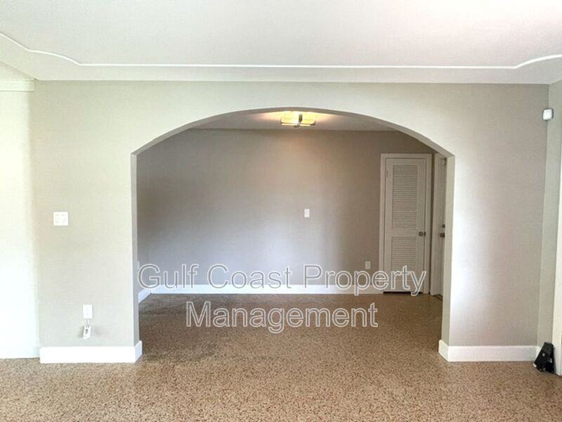 2253 Valencia Dr - Photo 6 of 40