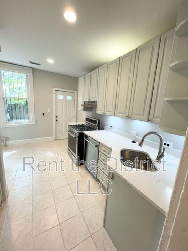 525 5th St Ne - Photo 3 of 21