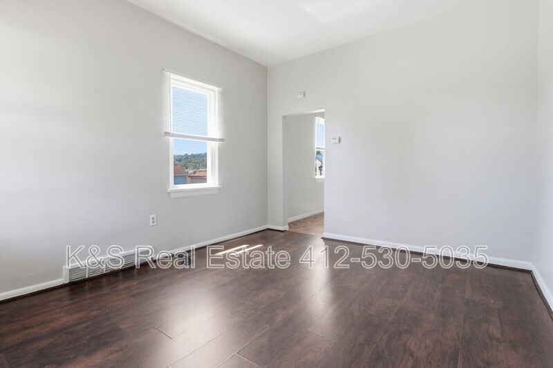 433 28th St - Photo 4 of 11