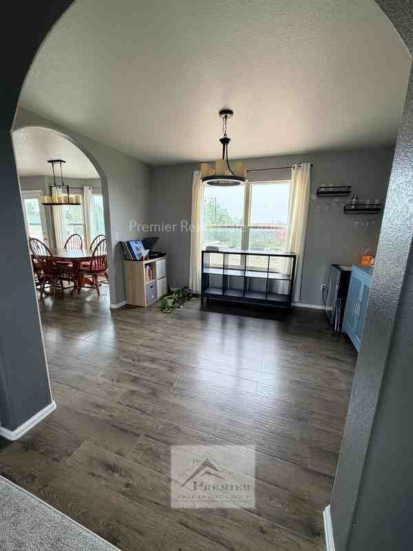 7927 Buschborn Rd - Photo 5 of 13